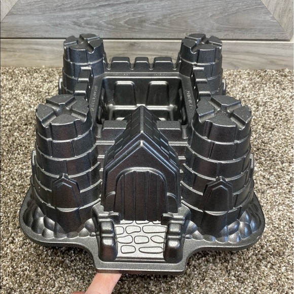 Nordic Ware Pro Cast Castle Bundt Pan - Picture 7 of 10